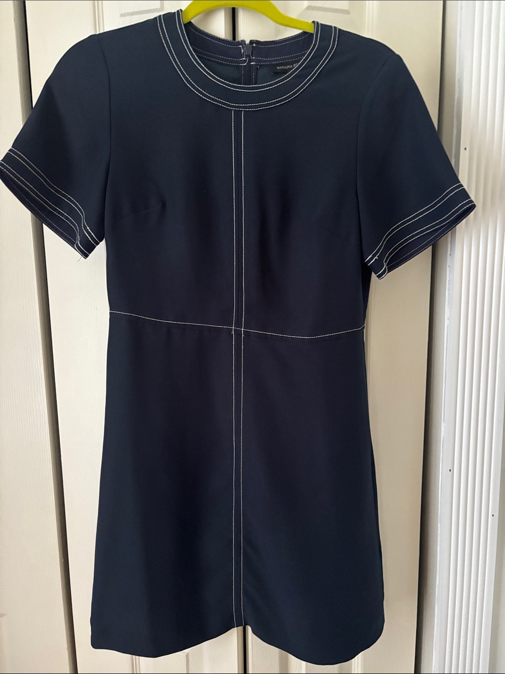 Classic Banana Republic Navy Short-Sleeve Shift Dress with Contrast Stitching